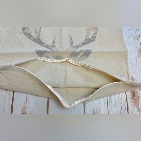 Porter Lane Home Christmas Holiday Set 2 Plaid Reindeer Pillows Covers LIKE NEW - Picture 4 of 4